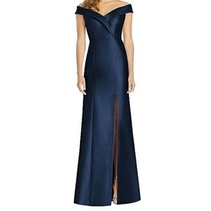 ALFRED SUNG Off-the-Shoulder Cuff Trumpet
Gown Size‎ 8